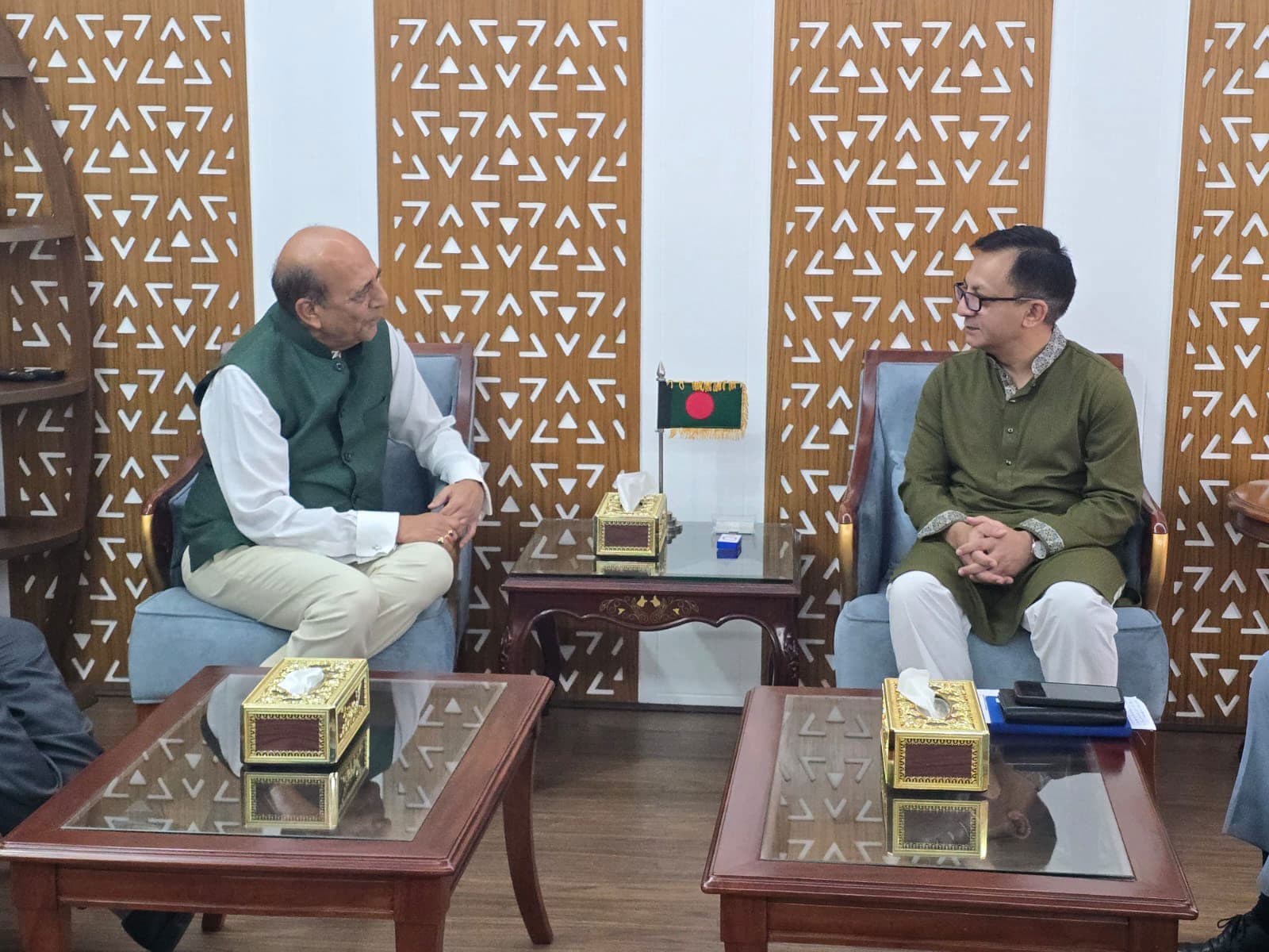 ভারতের হাইকমিশনারের সাথে বাণিজ্যমন্ত্রীর বৈঠক